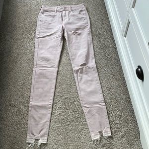 American eagle high rise jeggings in pale pink. Size 4 extra long.
